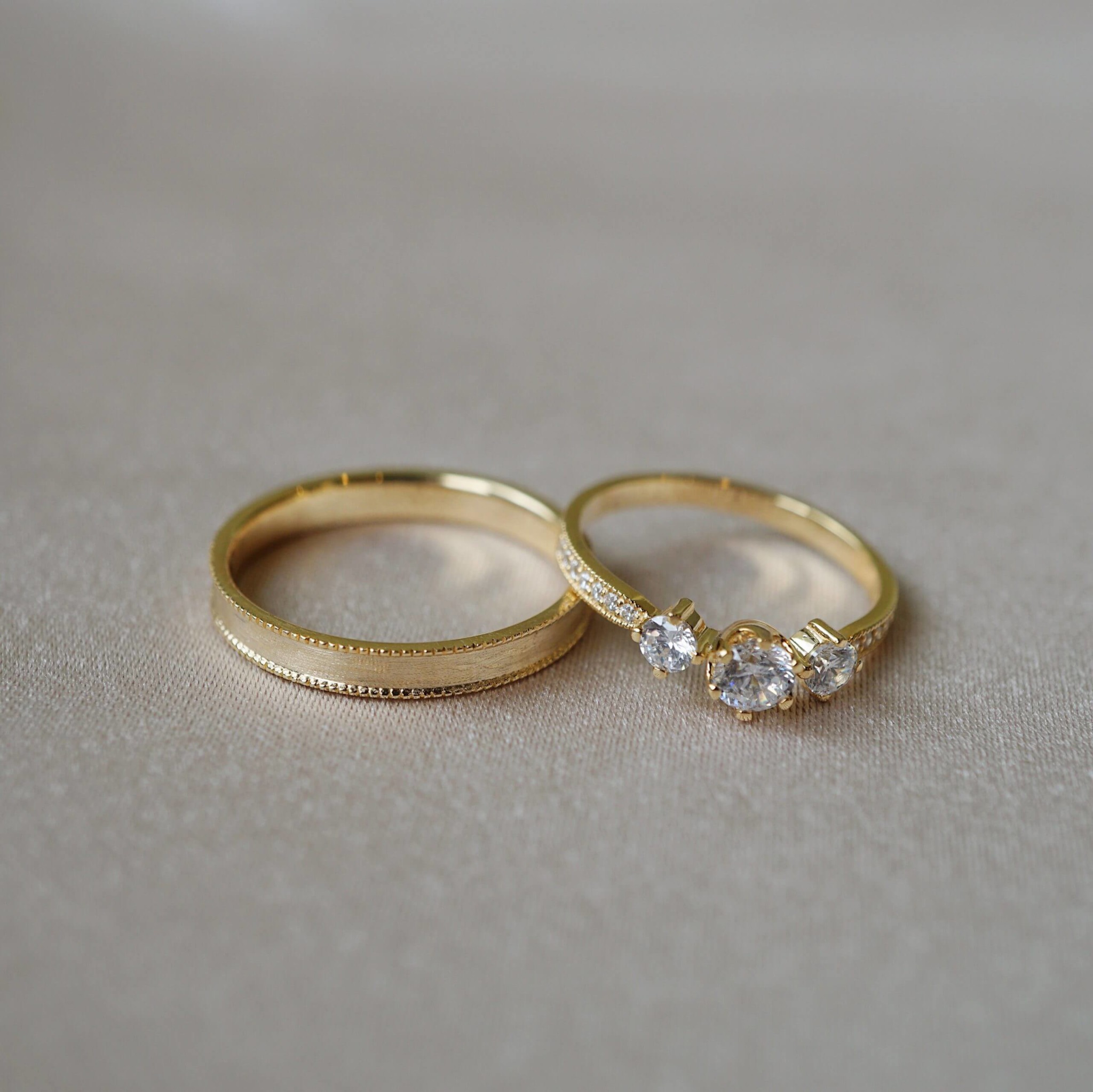 BORDER WEDDING RING – CROWN