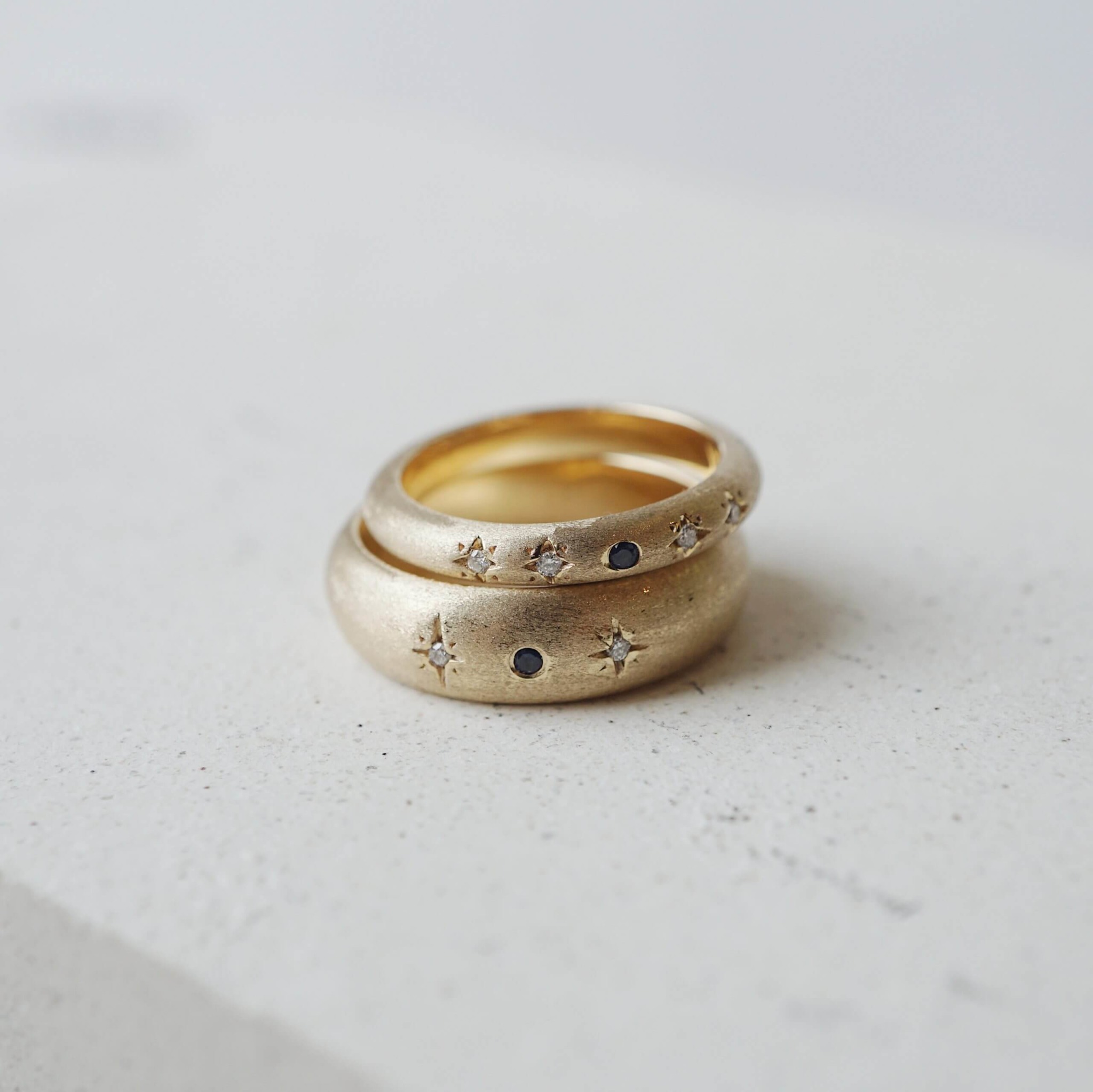 BORDER WEDDING RING – CROWN