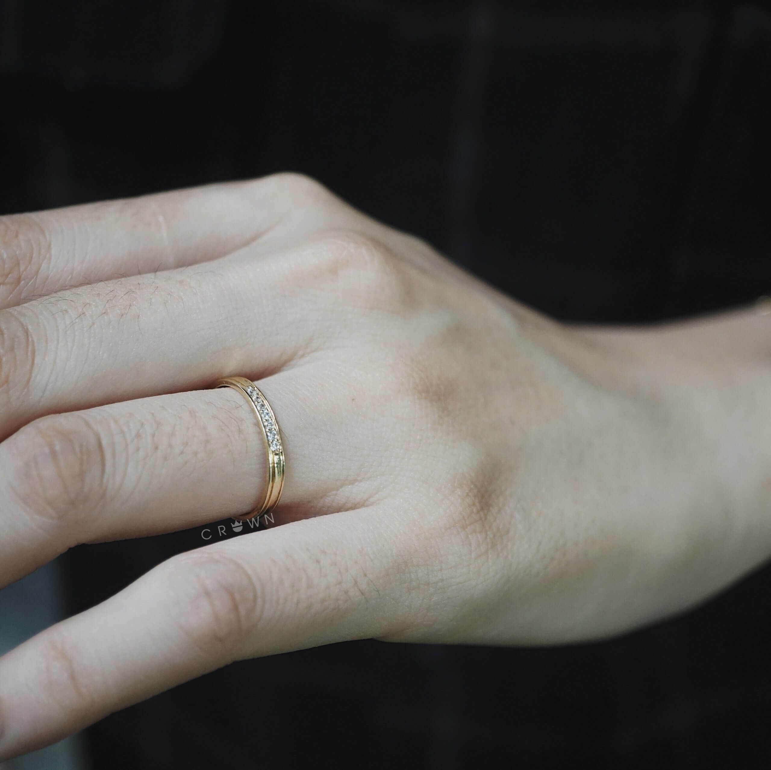 BORDER WEDDING RING – CROWN