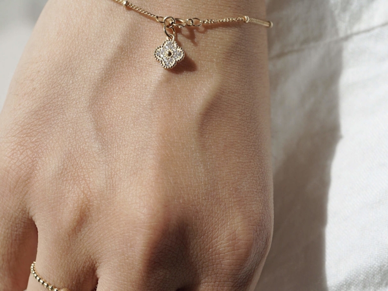 DAISY CLOVER LEAF SATELLITE BRACELET