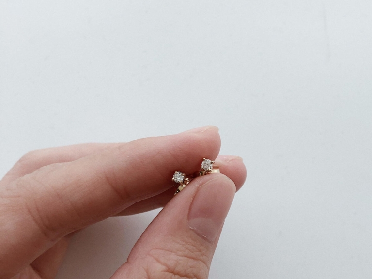 PRONG STONE BASE EARRINGS