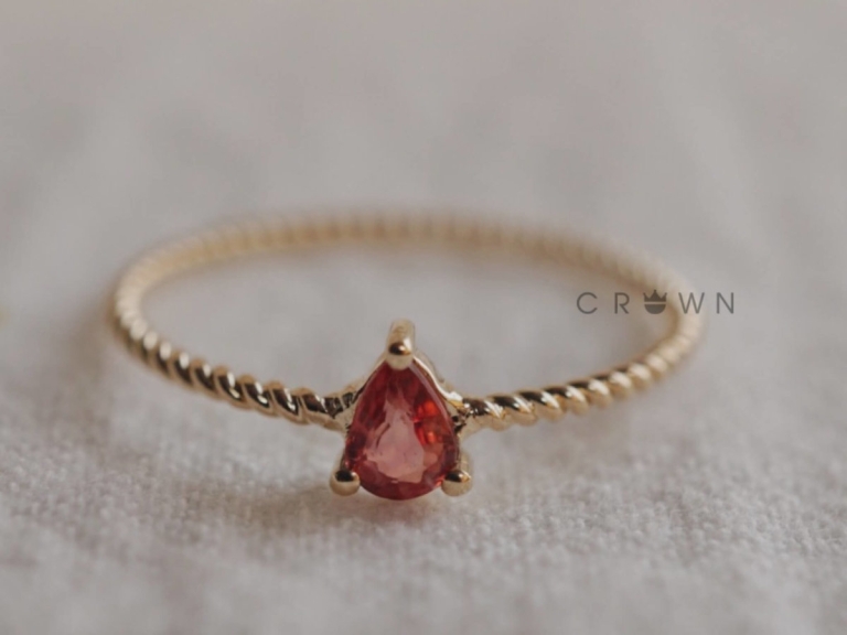 PEAR CUT TWIST RING