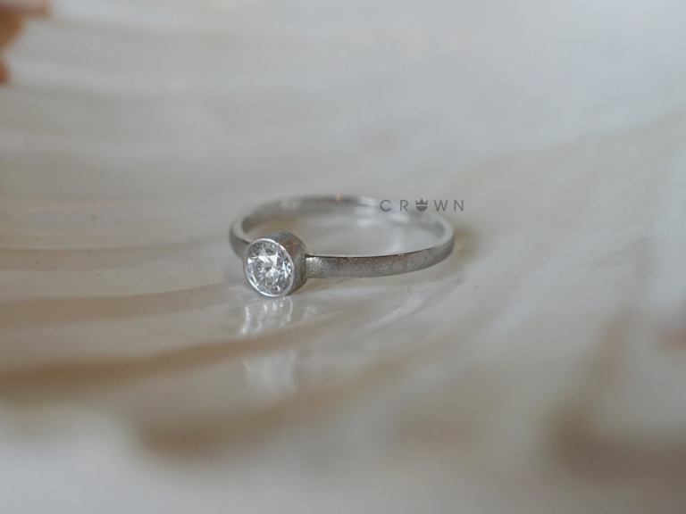 ROUND BEZEL RING