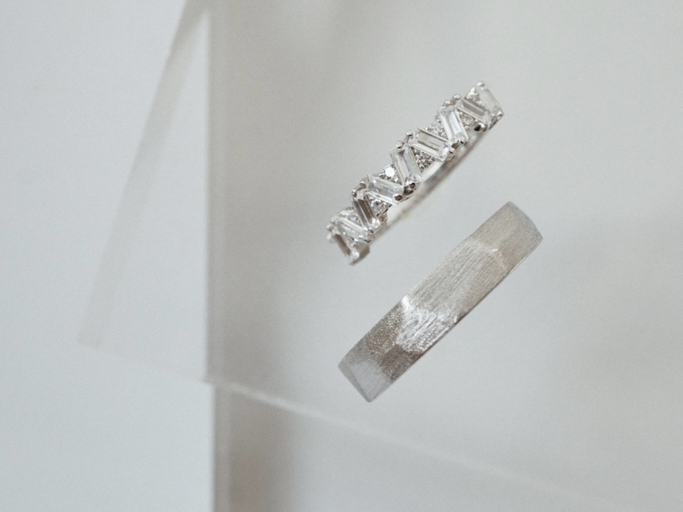FACET BAND RING 4MM & BAROQUE ARCHITURE RING