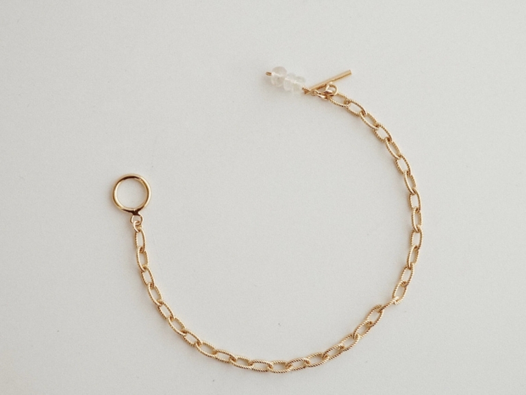 NATURAL STONE - TOGGLE CLASP OVAL CABLE BRACELET (GF)
