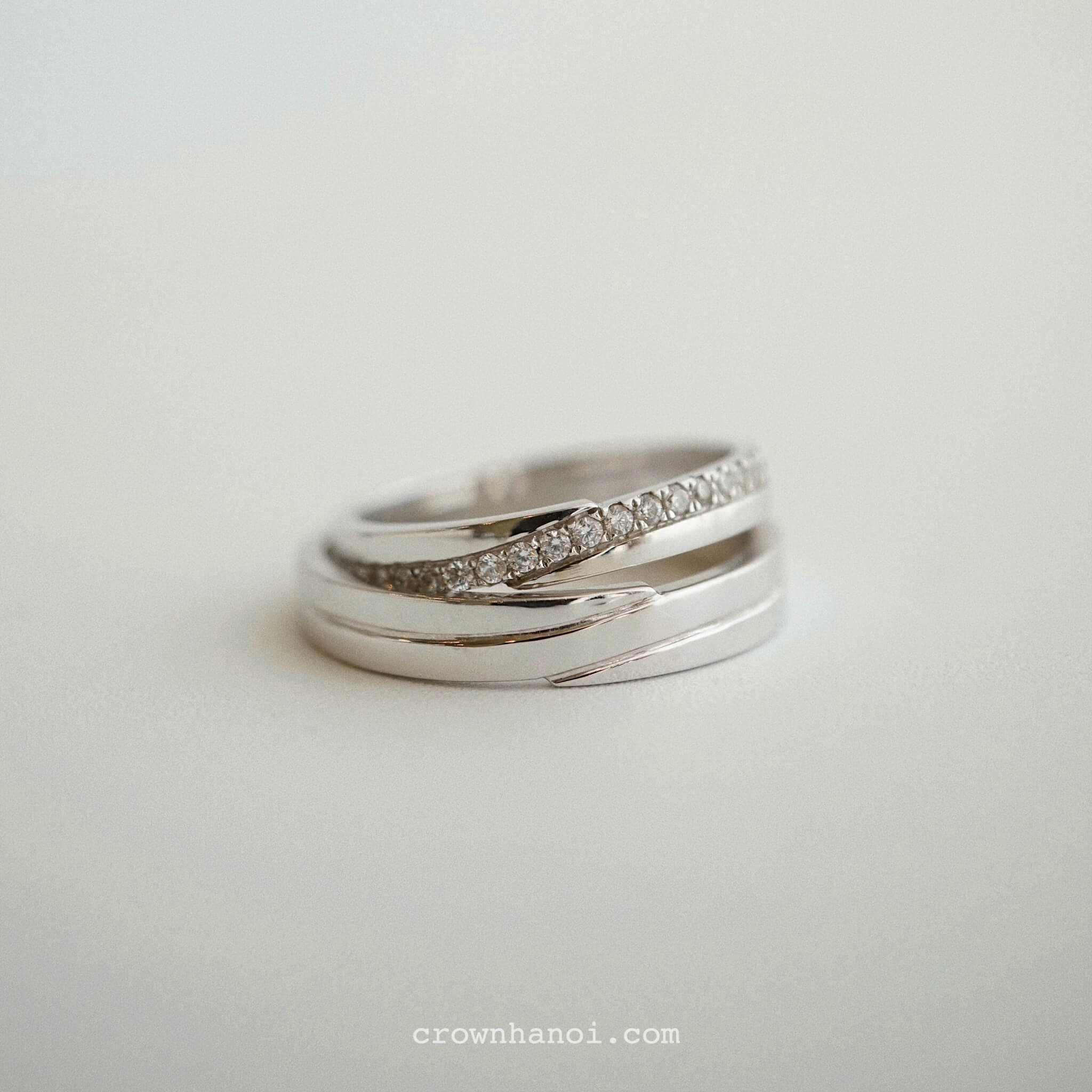 BORDER WEDDING RING – CROWN
