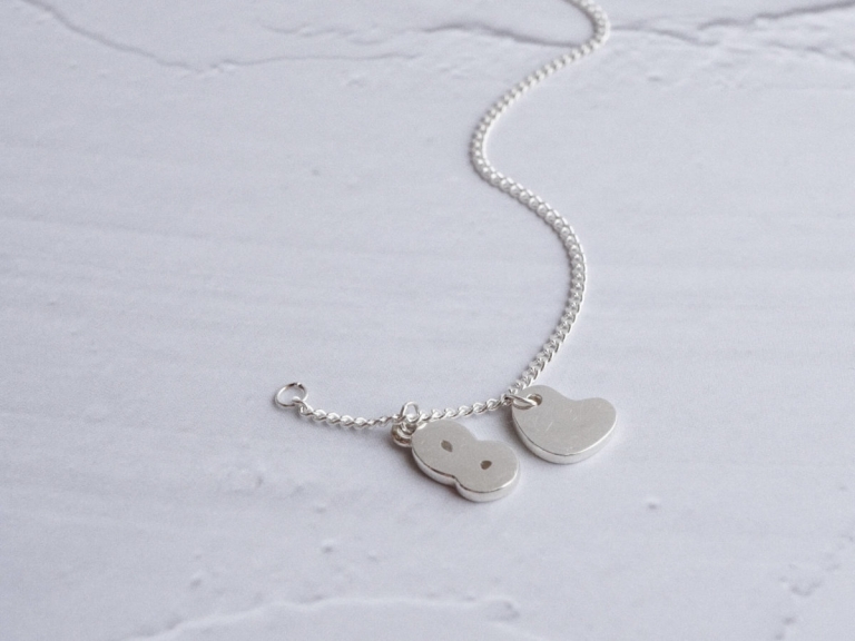 NUMBER & THICK HEART CURB BRACELET
