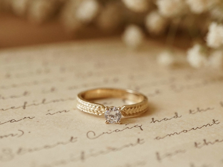 LAUREL SOLITAIRE RING