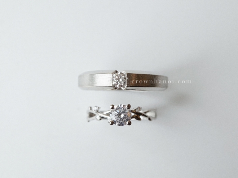 EDGE BAND RING 4.5MM - TWIG BUDS SOLITAIRE RING