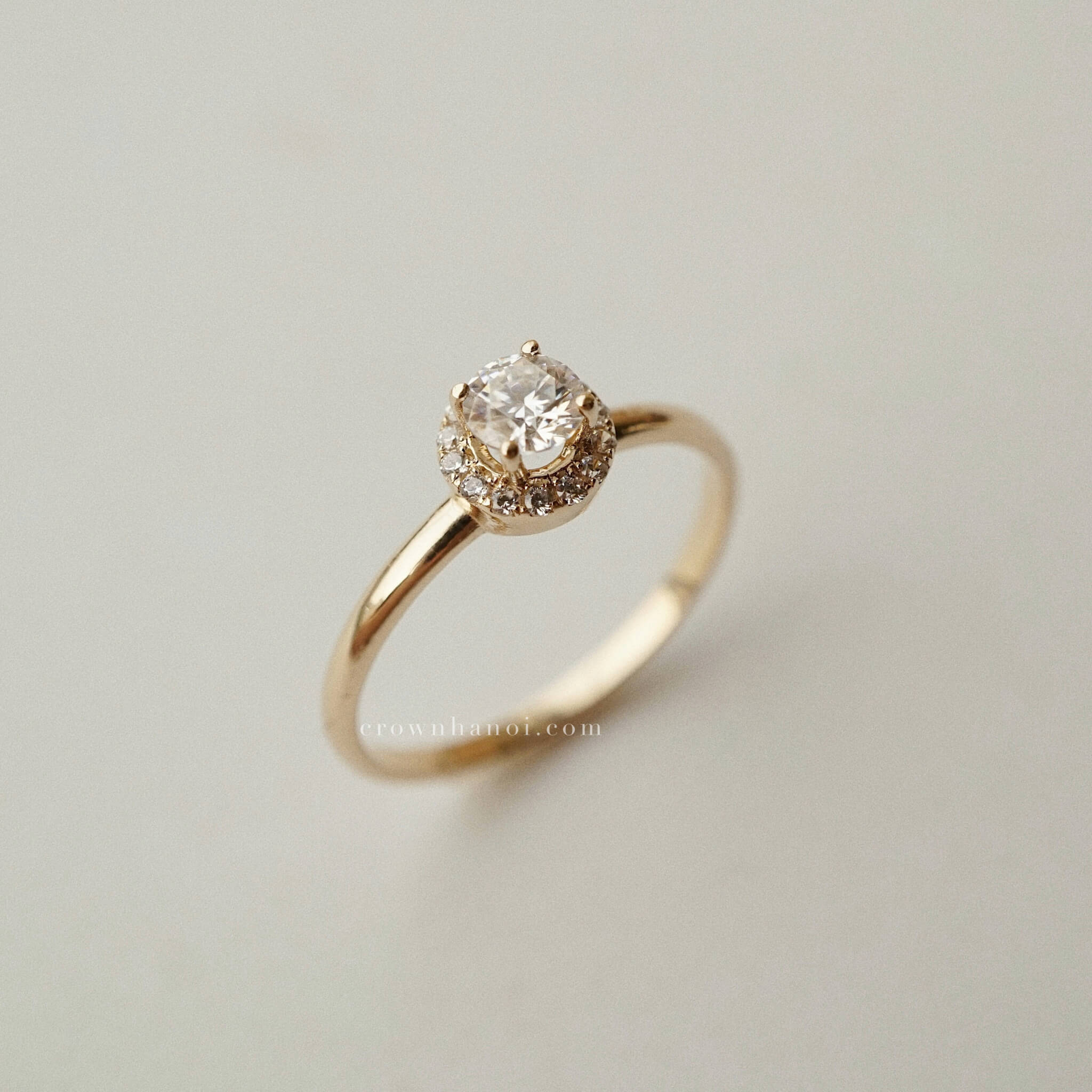 ROUND HALO RING & HALF TIARA BORDER RING & MIDDLE BORDER RING 4.5MM – CROWN