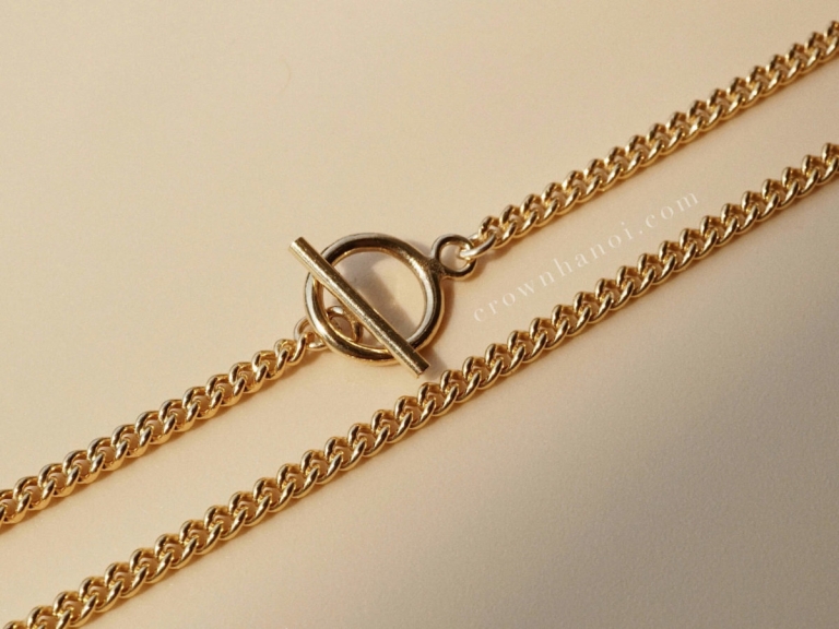 TOGGLE CLASP CURB NECKLACE