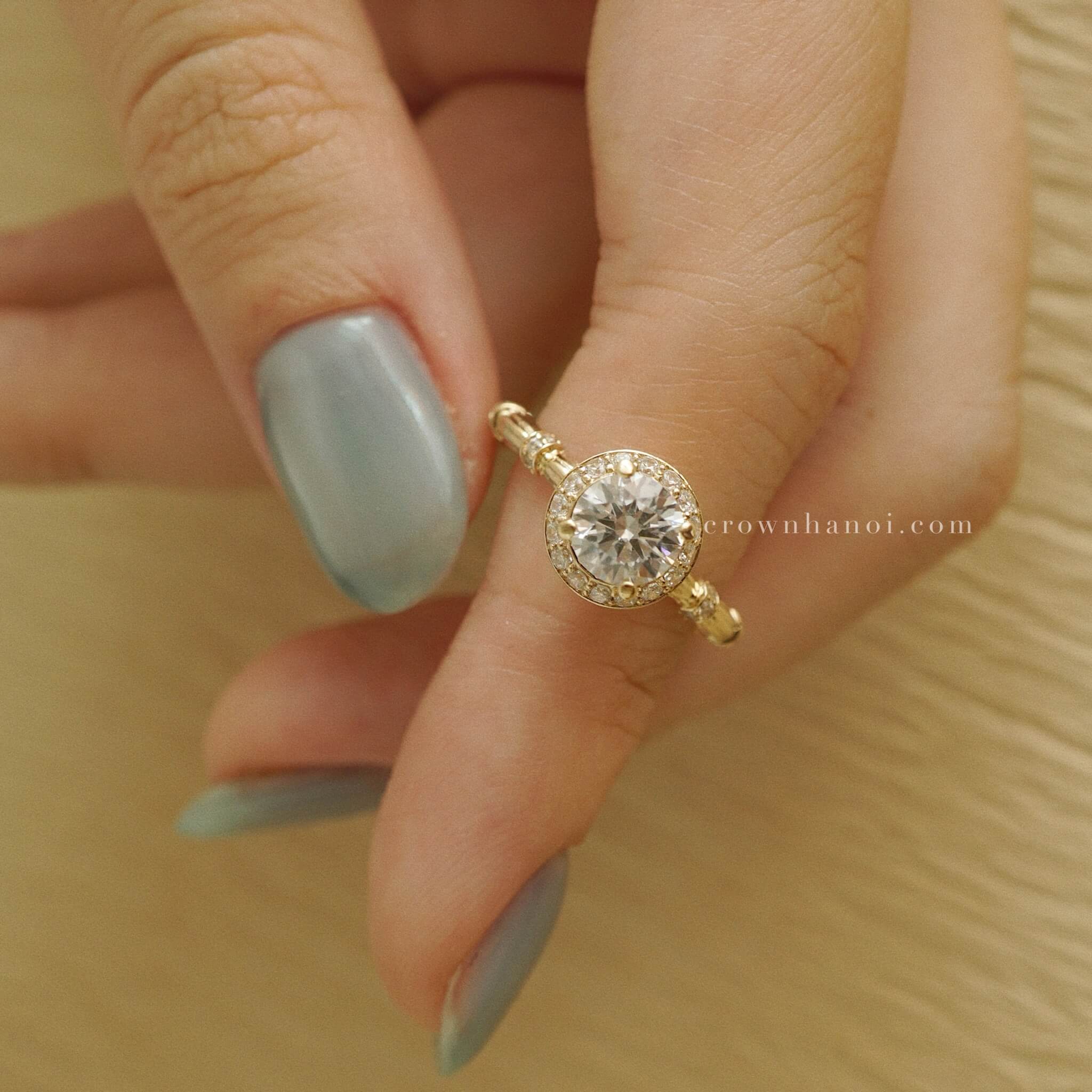HALO SOLITAIRE RIPPLE LIGHT RING