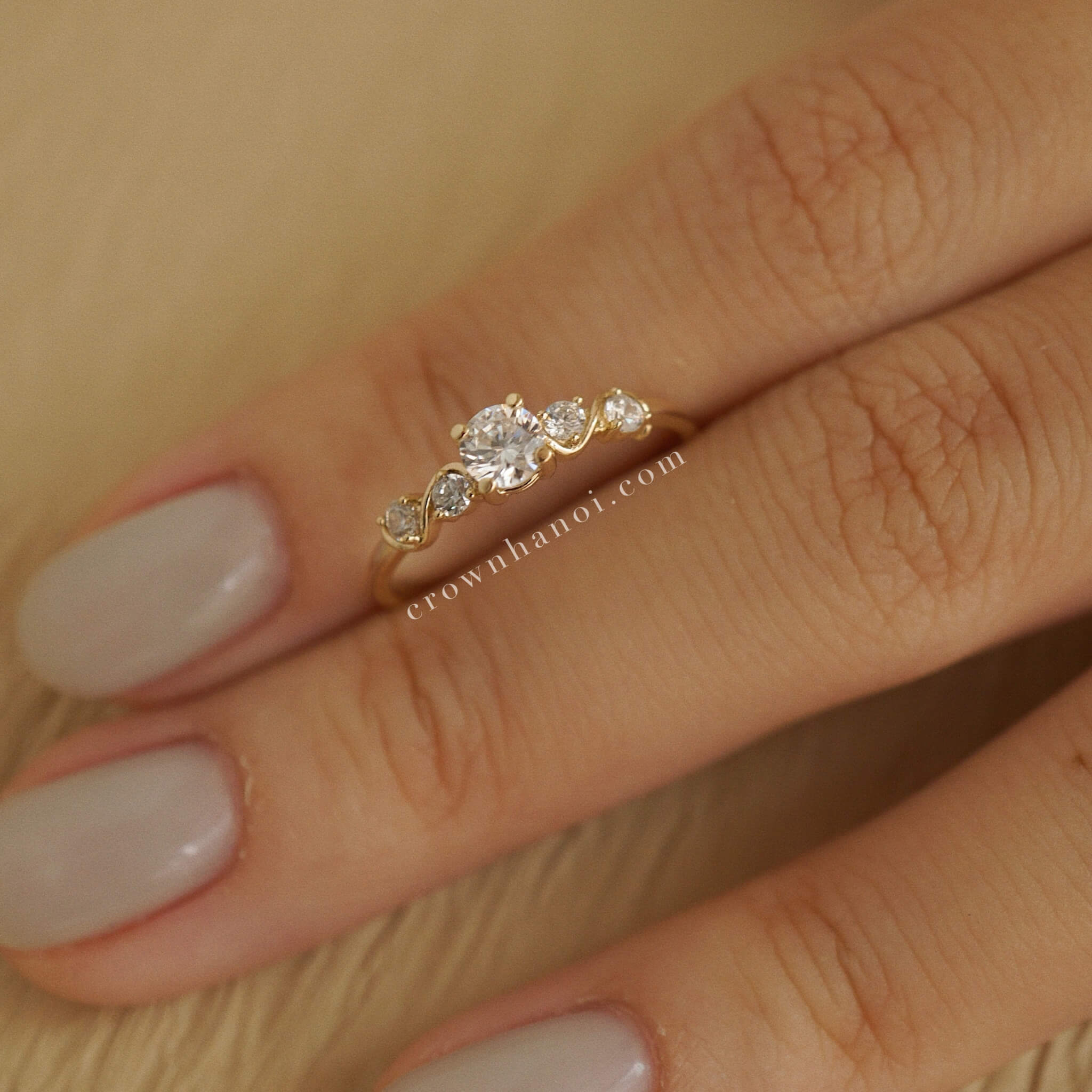 FLOW SOLITAIRE RING