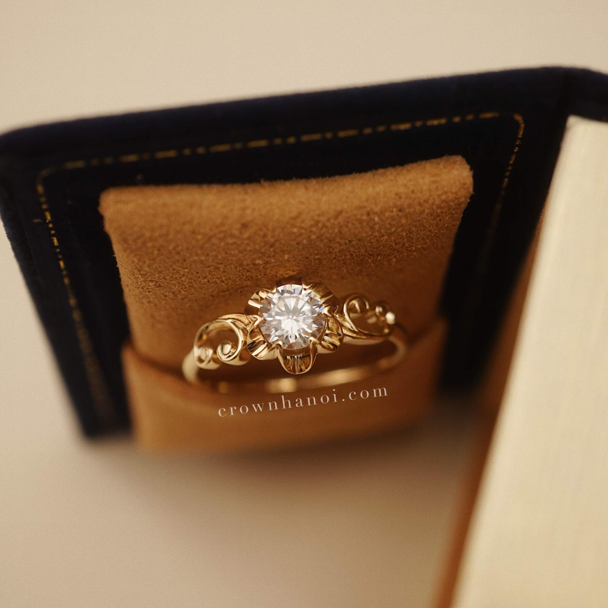 PETAL WHIRL RING