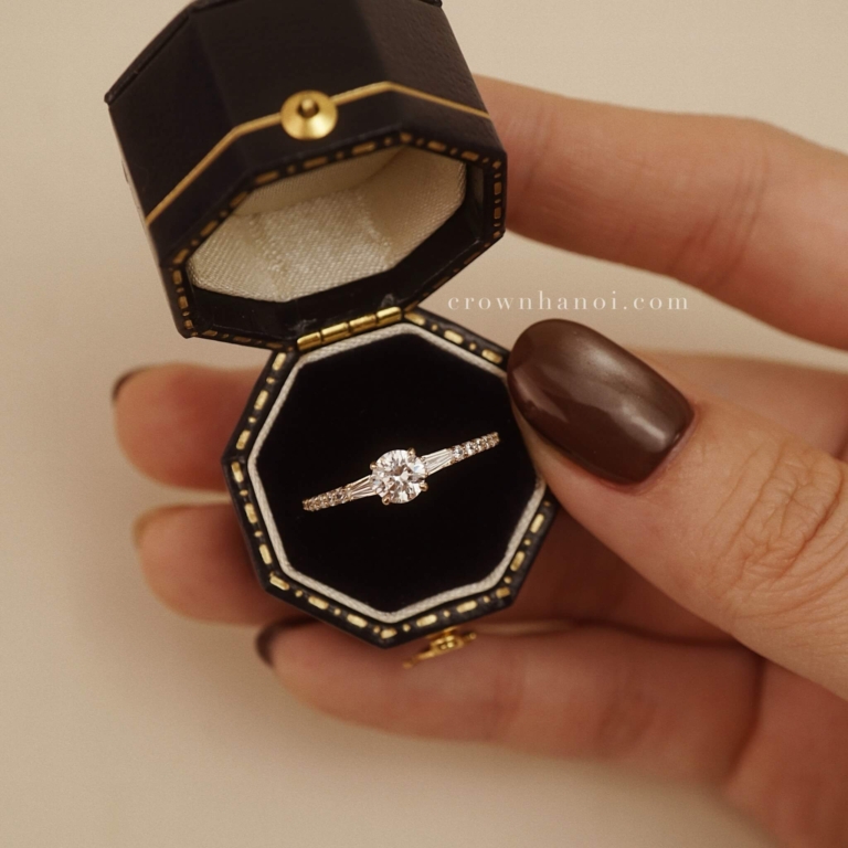 SOLITAIRE LINEA PAVE RING