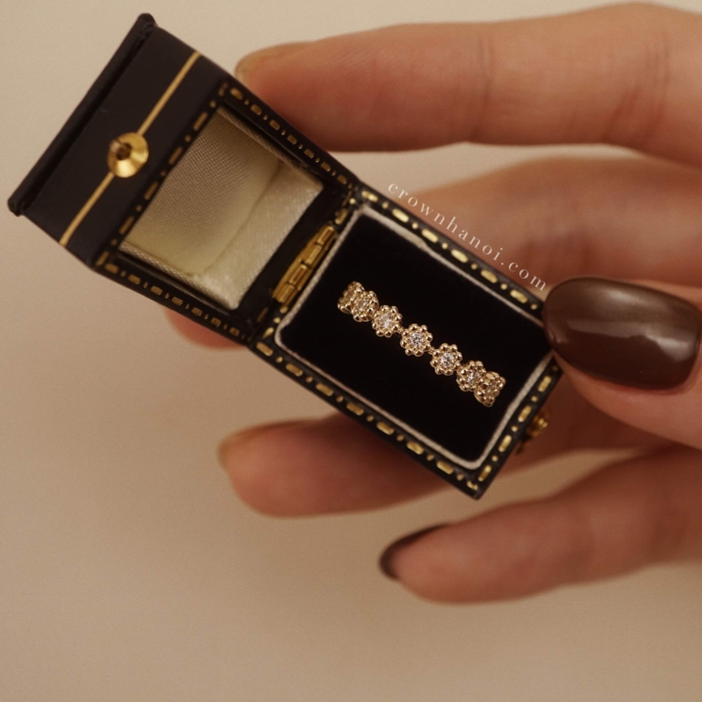 FLOWER ETERNITY RING