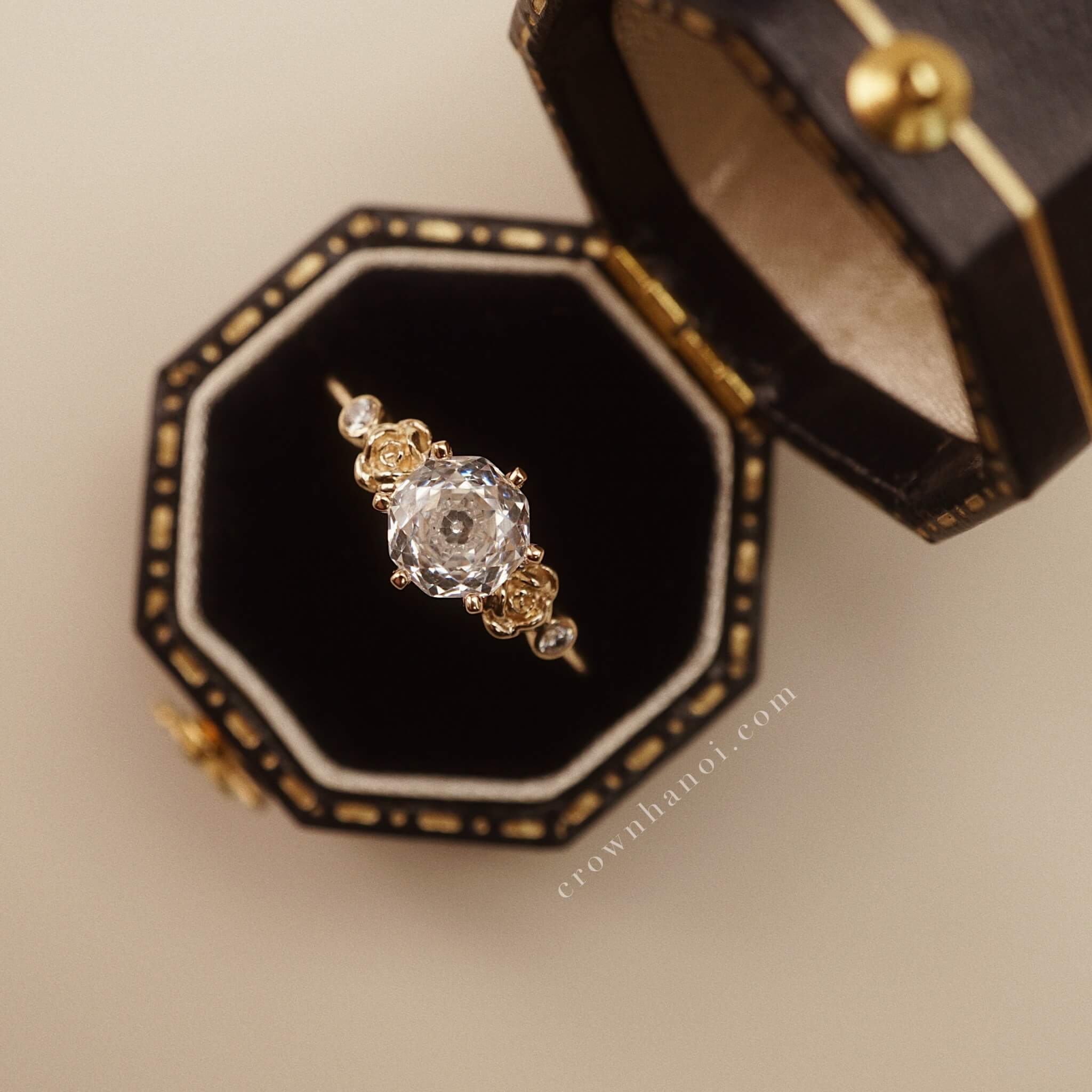 INNER BLOOM SOLITAIRE RING