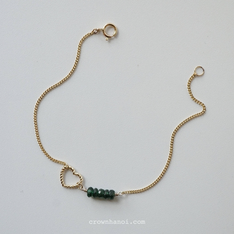 EMERALD TWIST HEART CURB BRACELET