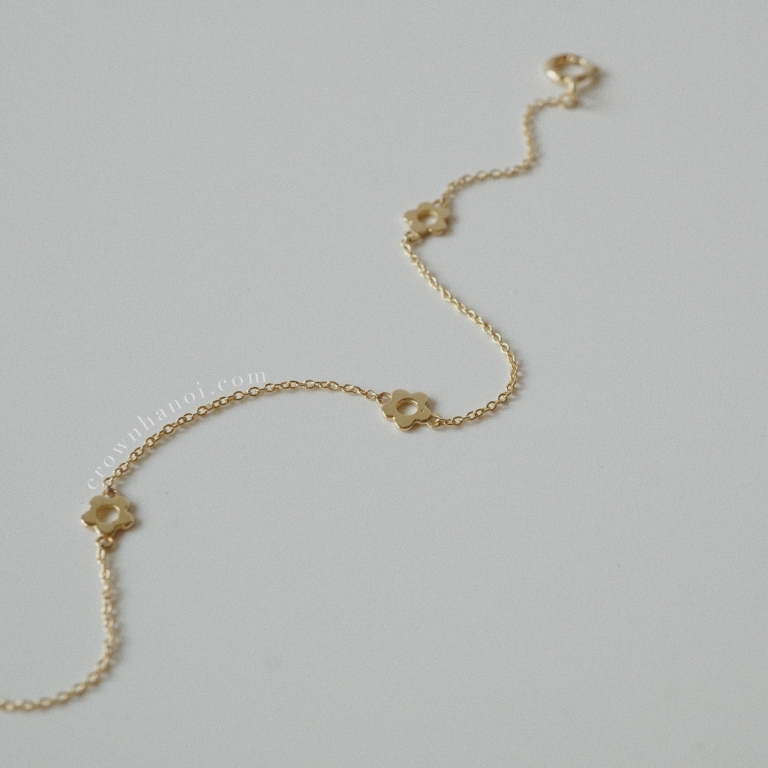 TRIPLE TINY FLOWER BRACELET