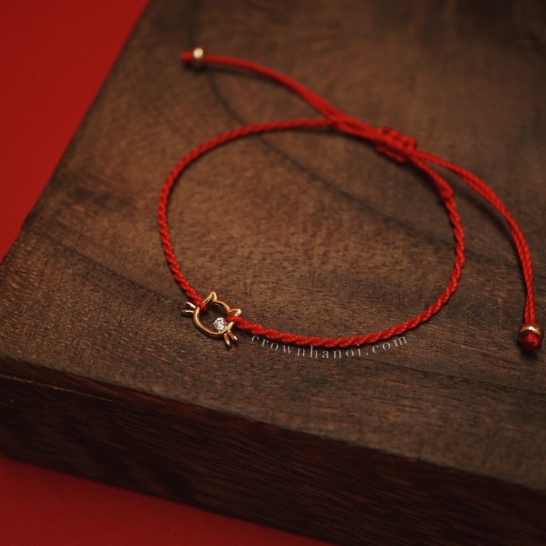 KITTY LUCKY STRING BRACELET