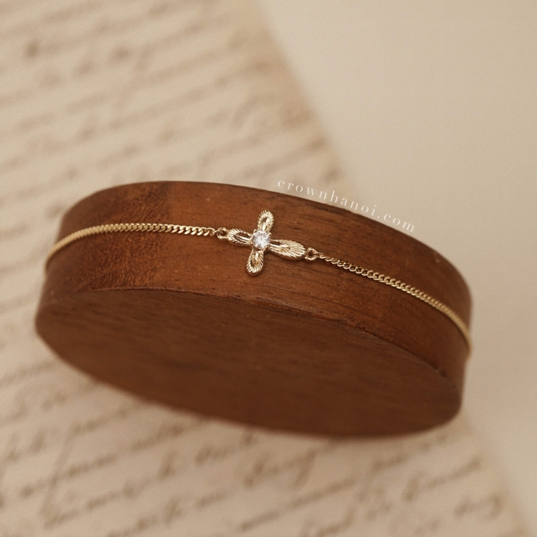 FEATHER CLOVER CURB BRACELET