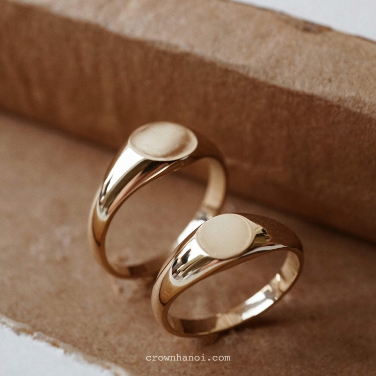 ROUND SIGNET COUPLE RING