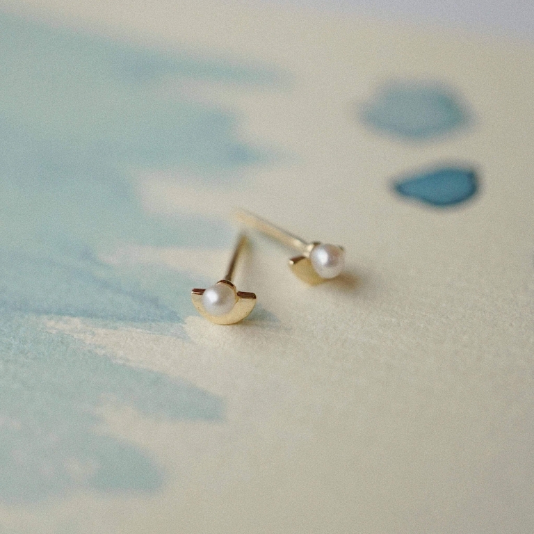 CRESCENT PEARL EARRINGS