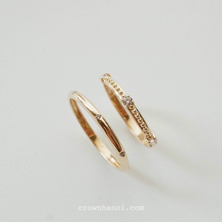 TRI STONE HOLLOW BEADED RING & TRI STONE HOLLOW D-SHAPE RING