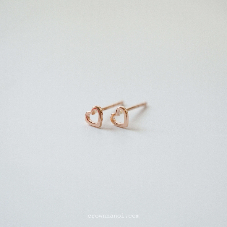 TINY HEART FRAME EARRINGS