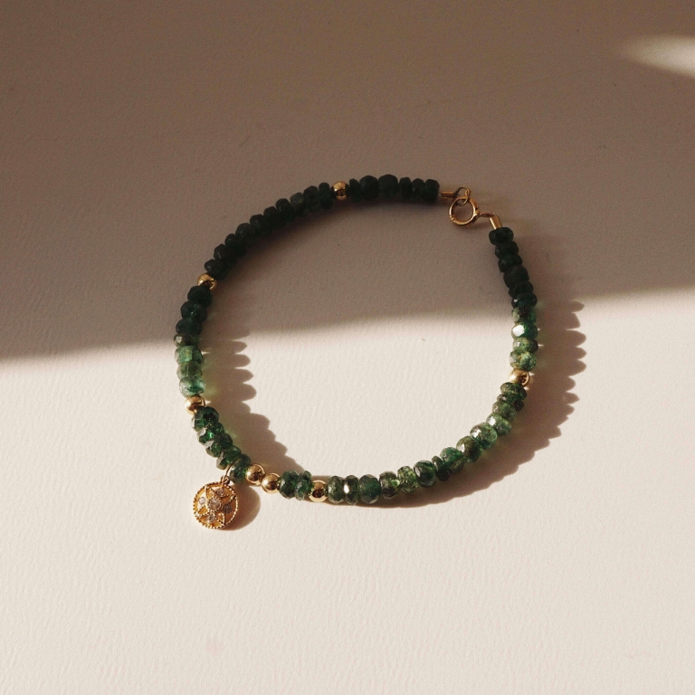 GERBERA – NATURAL EMERALD BRACELET