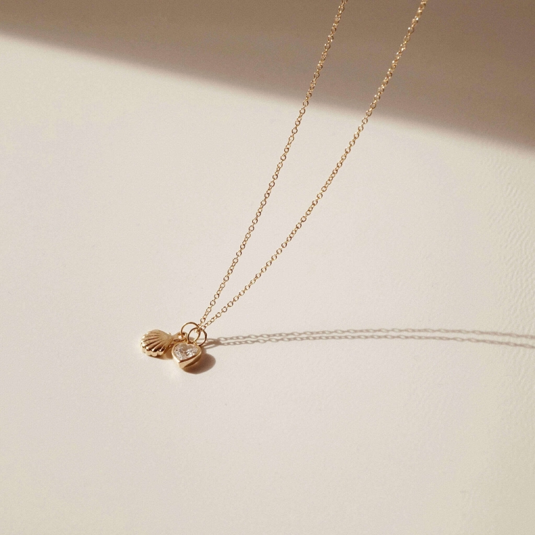 HEART STONE SHELL NECKLACE