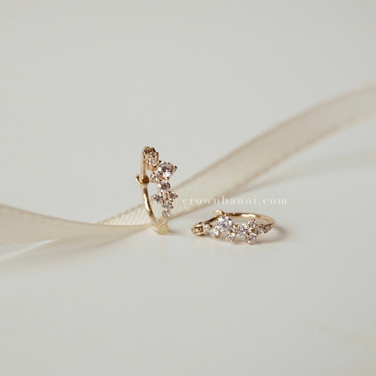 SNOW CLUSTER HOOP EARRINGS