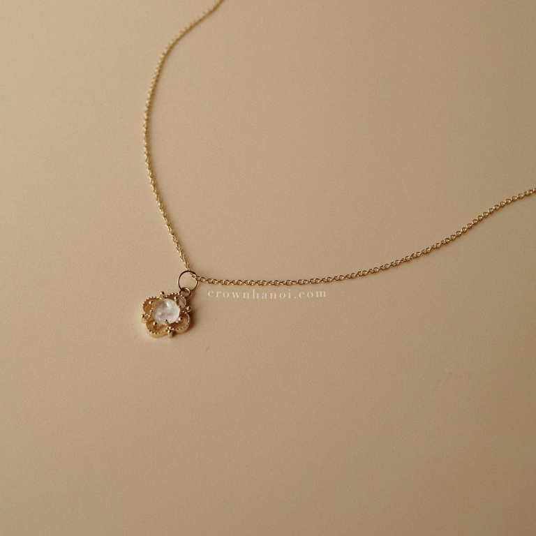 MOONSTONE CLOVER LEAF NECKLACE