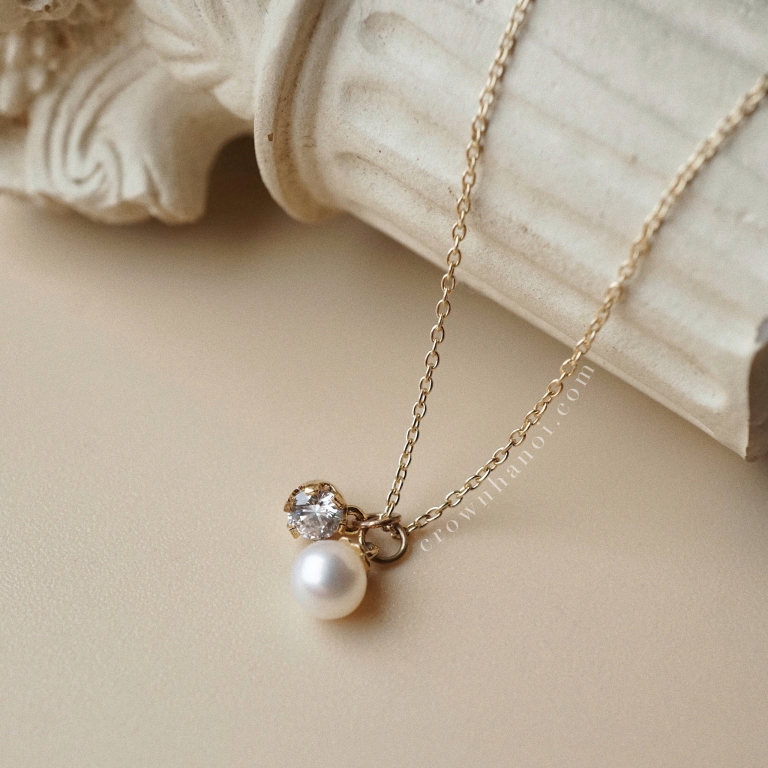 MULTI PRONG STONE - PEARL NECKLACE