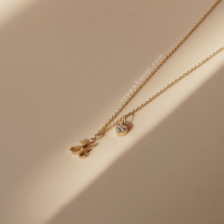 SCRIPT LETTER - PETITE HEART STONE MILGRAIN NECKLACE