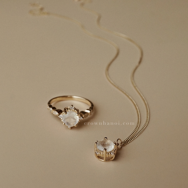 RAINBOW MOONSTONE