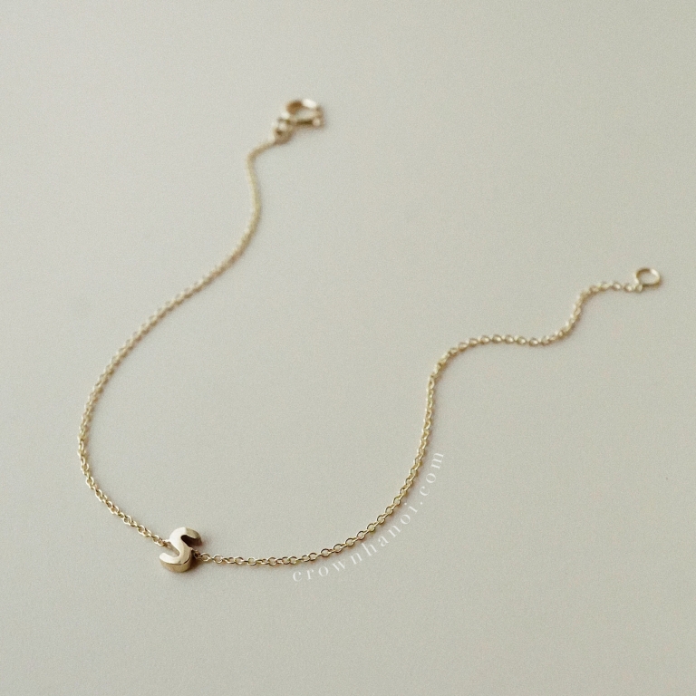 TINY LETTER LINK BRACELET