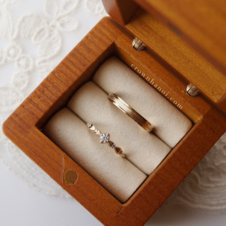 BORDER RING & SOLITAIRE HEART WINGS RING