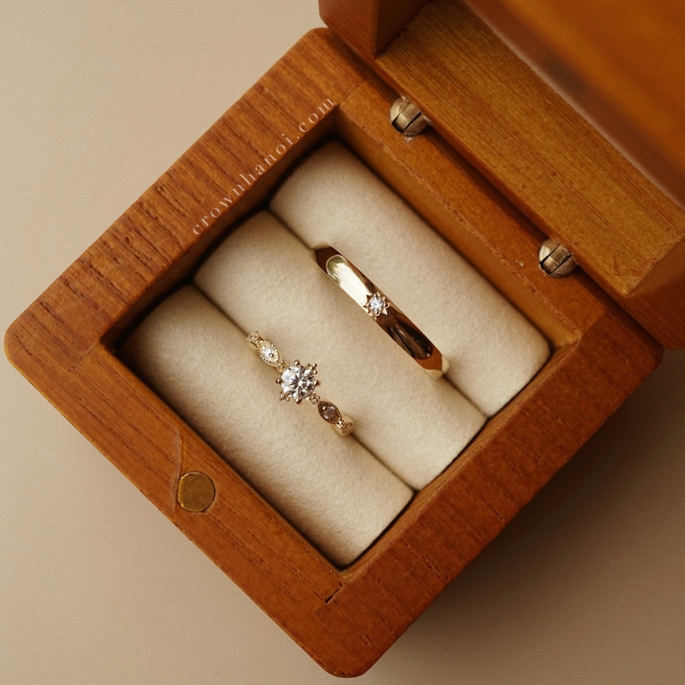 STARDUST BAND RING & CRYSTAL EYELET RING