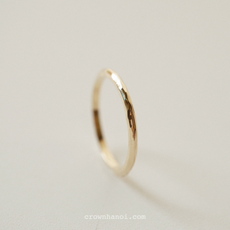 FACET D-SHAPE BAND RING - 1.6MM