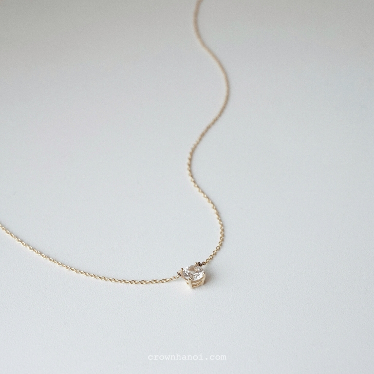 4 PRONG SOLITAIRE NECKLACE
