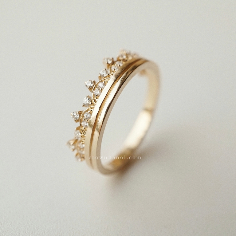 HALF TIARA BORDER RING