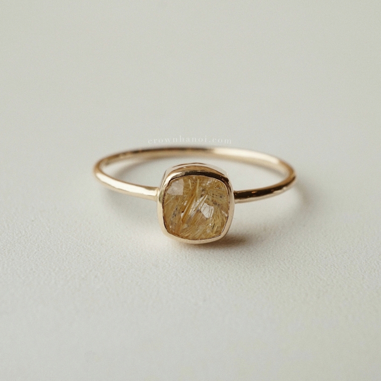 CUSHION RUTILATED QUARTZ SKINNY RING