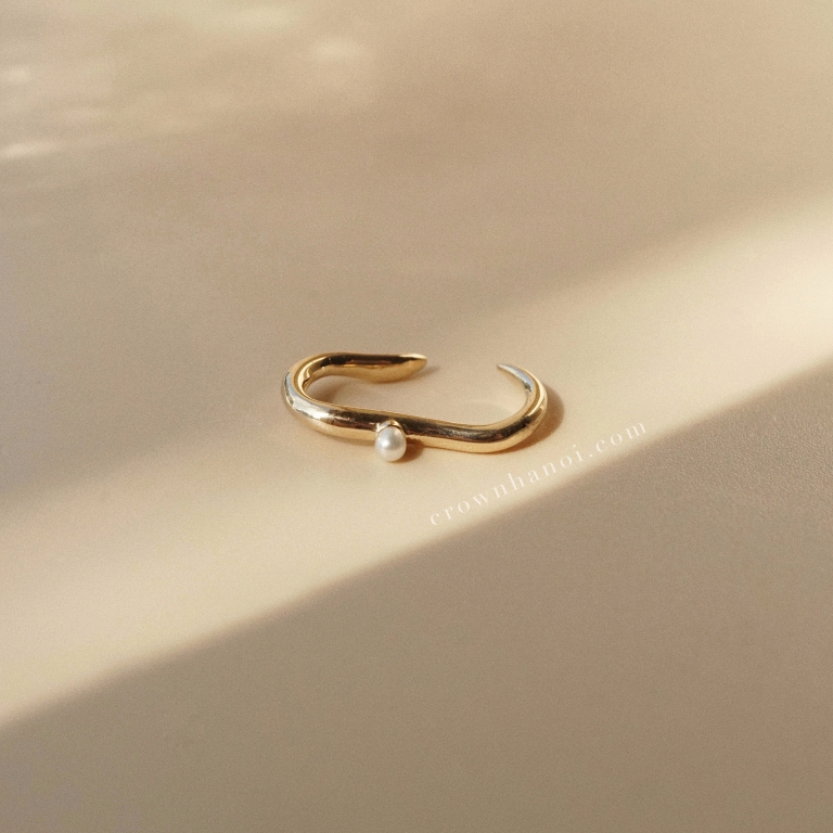 MINI PEARL EAR CUFF