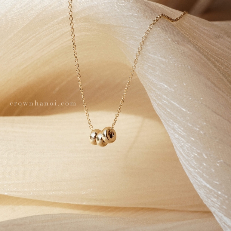 TRIPLE ROSIE NECKLACE