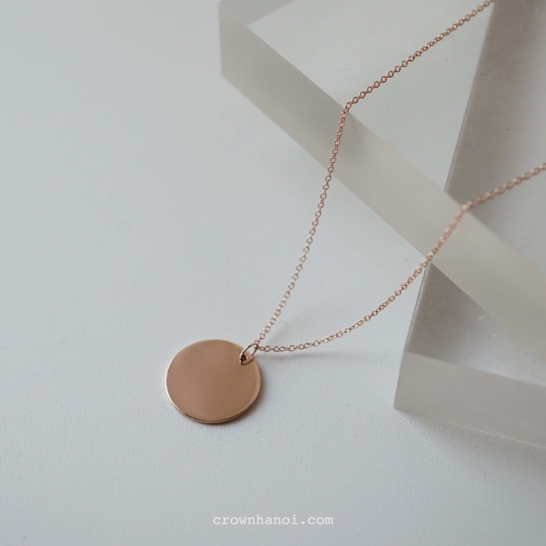 BOLD DISC NECKLACE