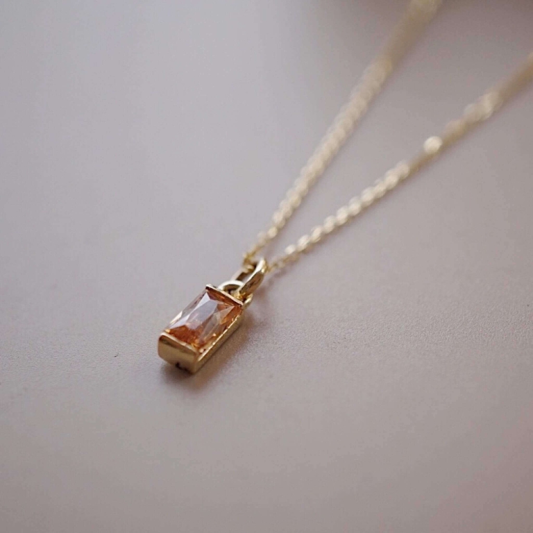 VERTICAL RECTANGLE NECKLACE
