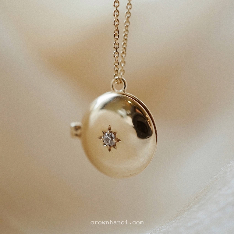 ROUND LOCKET NECKLACE