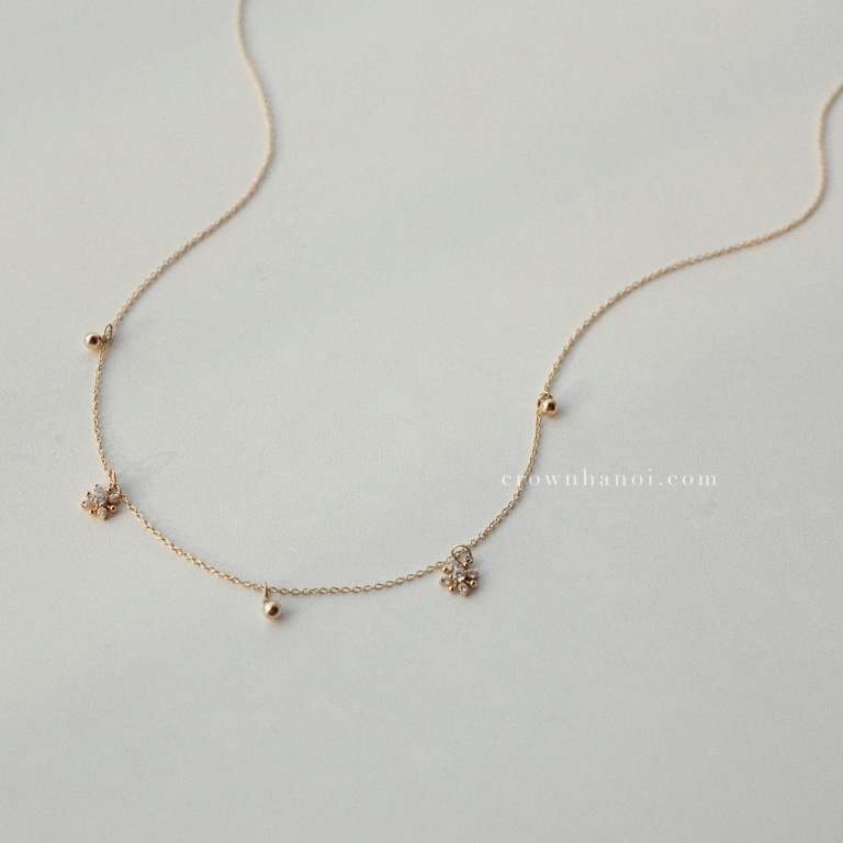 SNOW GLACIER NECKLACE