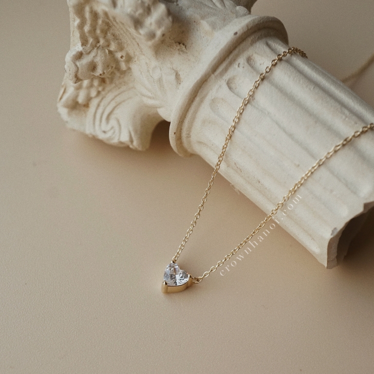 HEART STONE PRONG NECKLACE